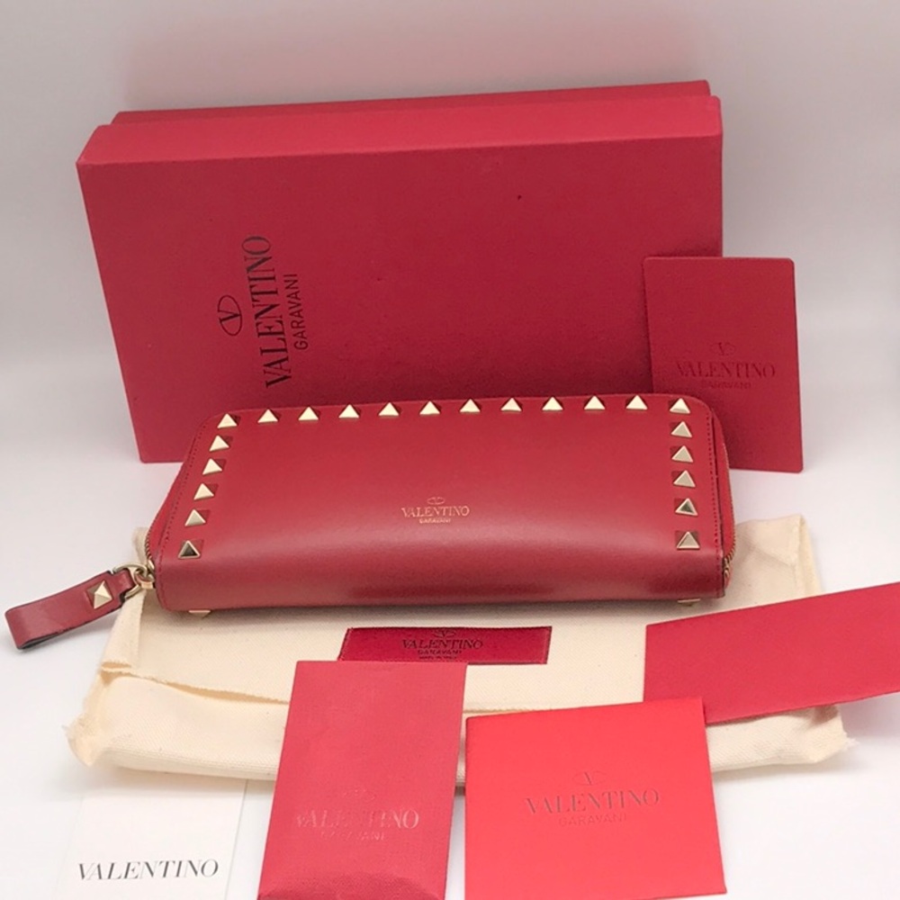 Valentino Garavani Rockstud Continental Leather Wallet. EUC  RED